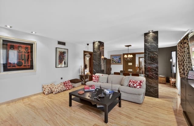 Chalet de 5 habitaciones en Santa Pola en venta con garaje - 749.000 € (Ref: 9624254)