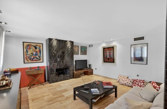 Chalet de 5 habitaciones en Santa Pola en venta con garaje - 749.000 € (Ref: 9624254)