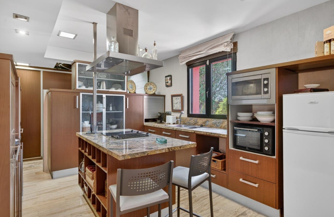 Chalet de 5 habitaciones en Santa Pola en venta con garaje - 749.000 € (Ref: 9624254)