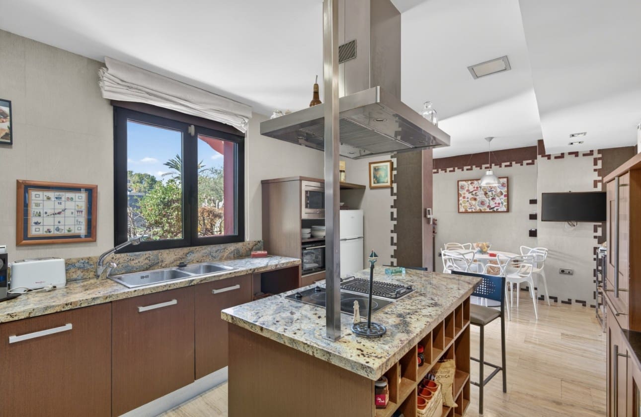 Chalet de 5 habitaciones en Santa Pola en venta con garaje - 749.000 € (Ref: 9624254)