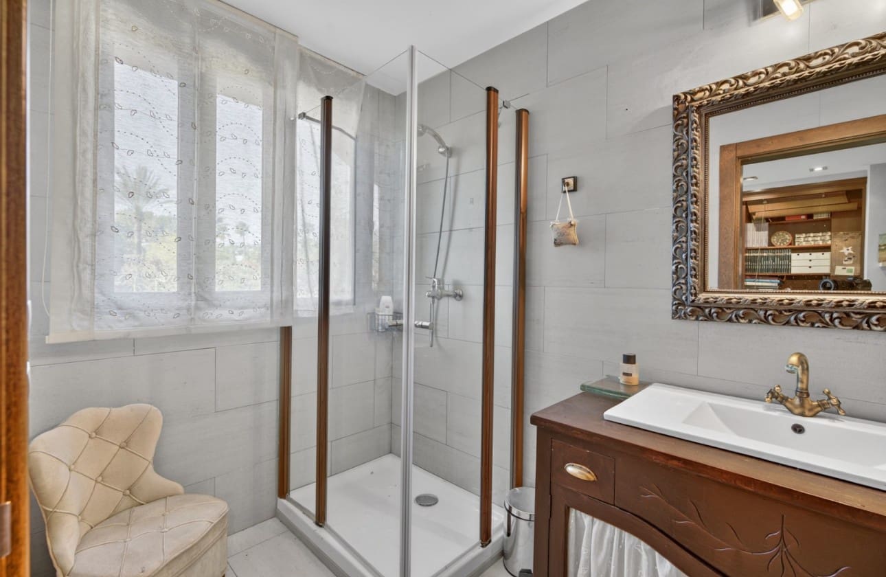 Chalet de 5 habitaciones en Santa Pola en venta con garaje - 749.000 € (Ref: 9624254)