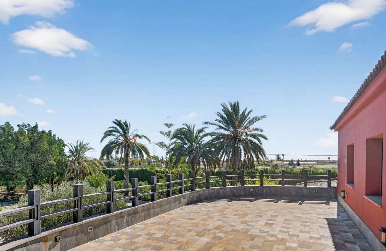 Chalet de 5 habitaciones en Santa Pola en venta con garaje - 749.000 € (Ref: 9624254)