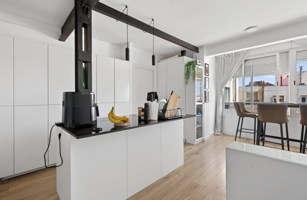 2 bedroom Apartment for sale in Alicante / Alacant city - € 290,000 (Ref: 9628312)