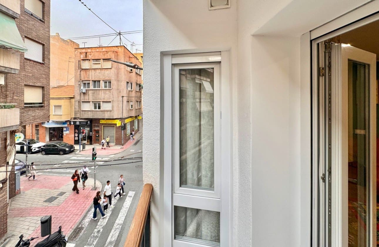 2 slaapkamer Appartement te koop in Alicante stad - € 185.000 (Ref: 9633712)