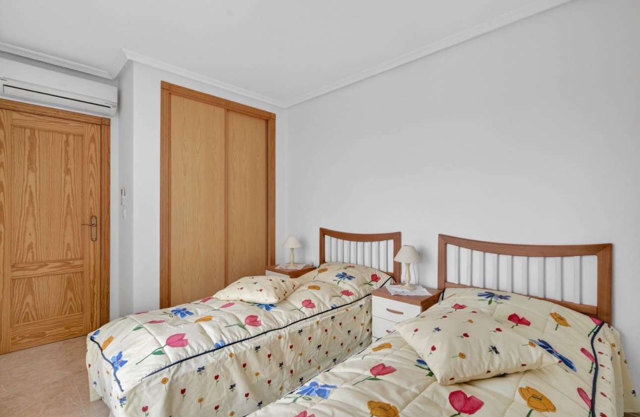 3 soverom Penthouse til salgs i Playa Flamenca med svømmebasseng garasje - € 379 000 (Ref: 9640381)