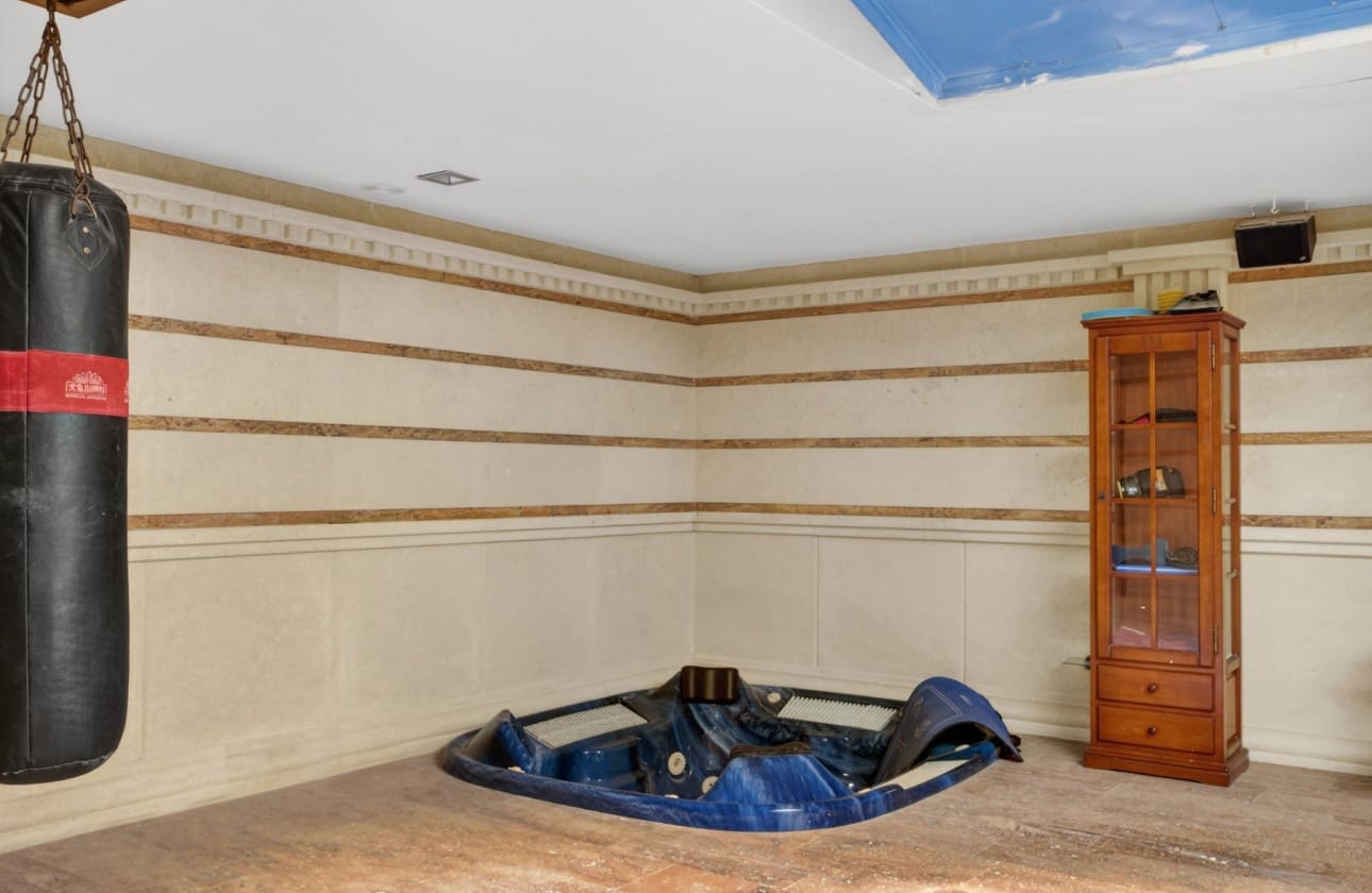 5 bedroom Villa for sale in Elche / Elx with pool garage - € 1,449,000 (Ref: 9643357)