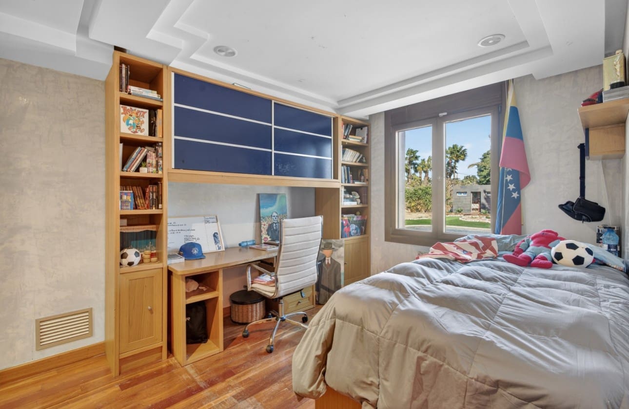 5 bedroom Villa for sale in Elche / Elx with pool garage - € 1,449,000 (Ref: 9643357)