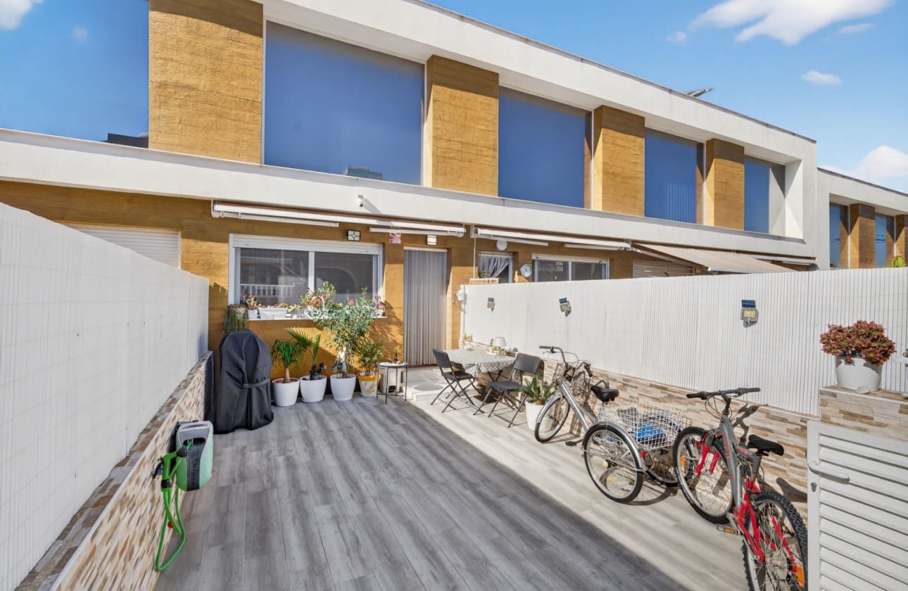 2 bedroom Townhouse for sale in Gran Alacant with pool garage - € 340,000 (Ref: 9643358)