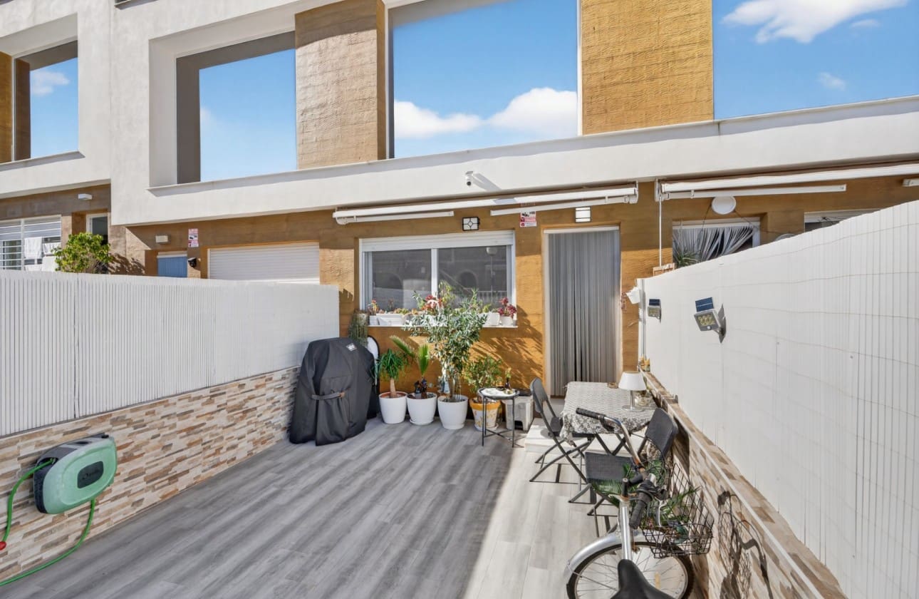 2 bedroom Townhouse for sale in Gran Alacant with pool garage - € 340,000 (Ref: 9643358)