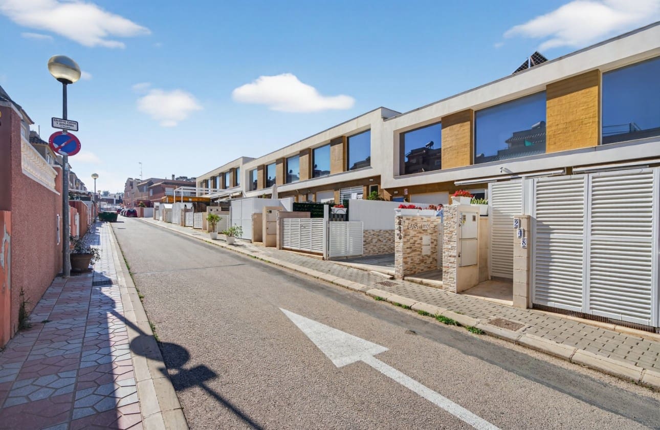 2 bedroom Townhouse for sale in Gran Alacant with pool garage - € 340,000 (Ref: 9643358)