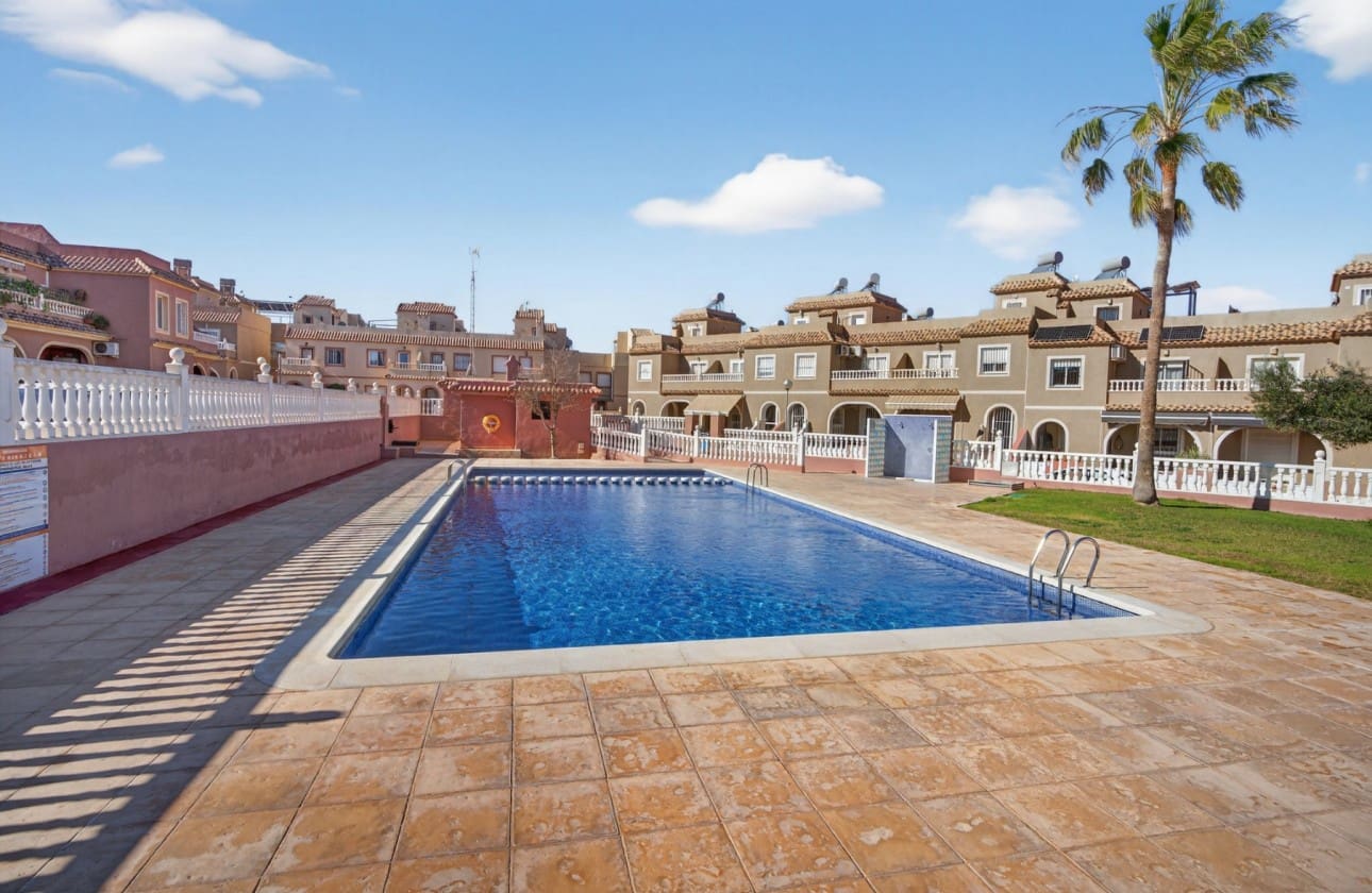 2 bedroom Townhouse for sale in Gran Alacant with pool garage - € 340,000 (Ref: 9643358)