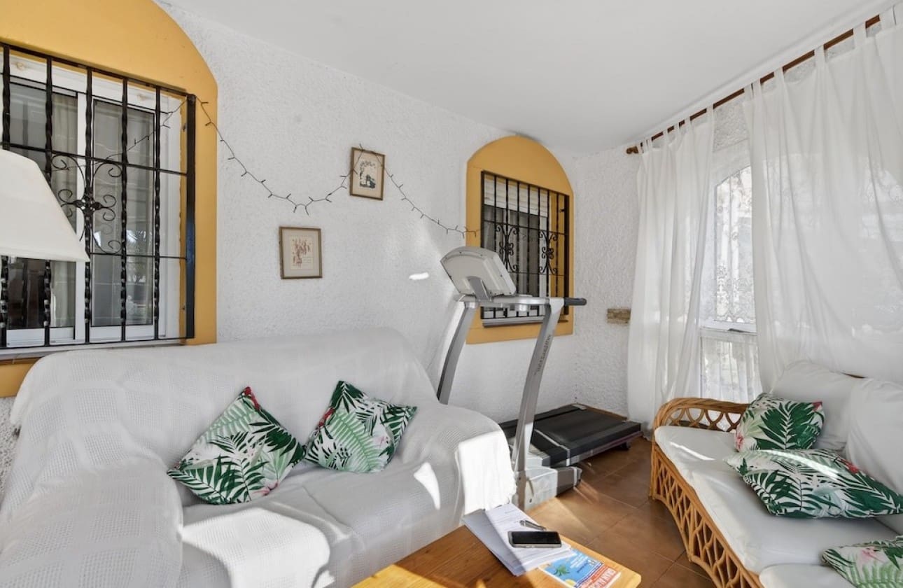 Chalet de 6 habitaciones en Gran Alacant en venta con piscina garaje - 505.000 € (Ref: 9665684)