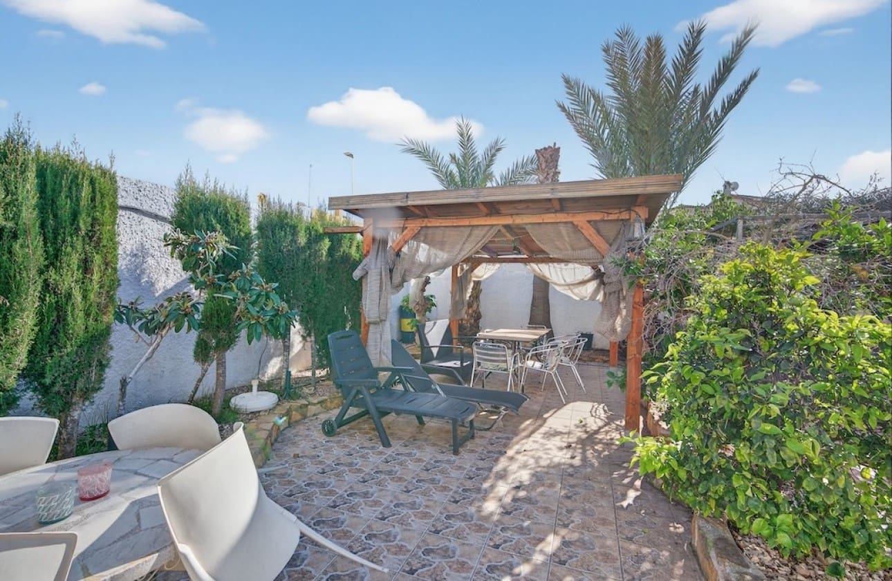 Chalet de 6 habitaciones en Gran Alacant en venta con piscina garaje - 505.000 € (Ref: 9665684)