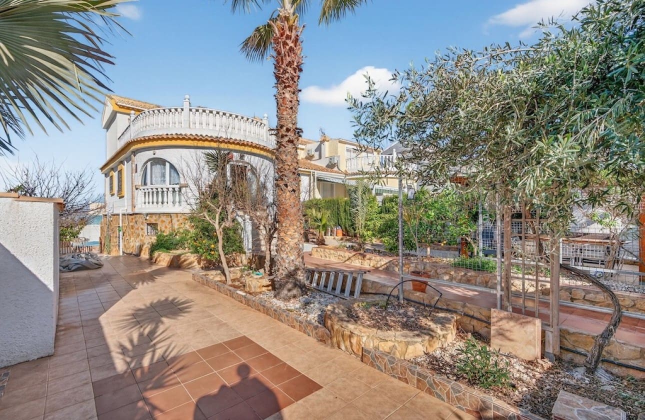 Chalet de 6 habitaciones en Gran Alacant en venta con piscina garaje - 505.000 € (Ref: 9665684)