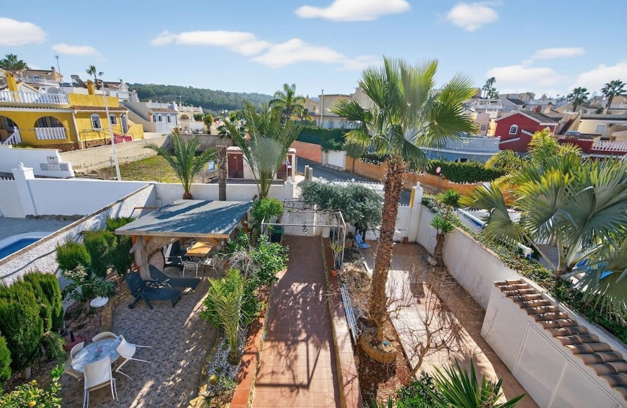 Chalet de 6 habitaciones en Gran Alacant en venta con piscina garaje - 505.000 € (Ref: 9665684)