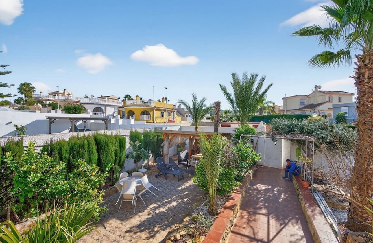 Chalet de 6 habitaciones en Gran Alacant en venta con piscina garaje - 505.000 € (Ref: 9665684)