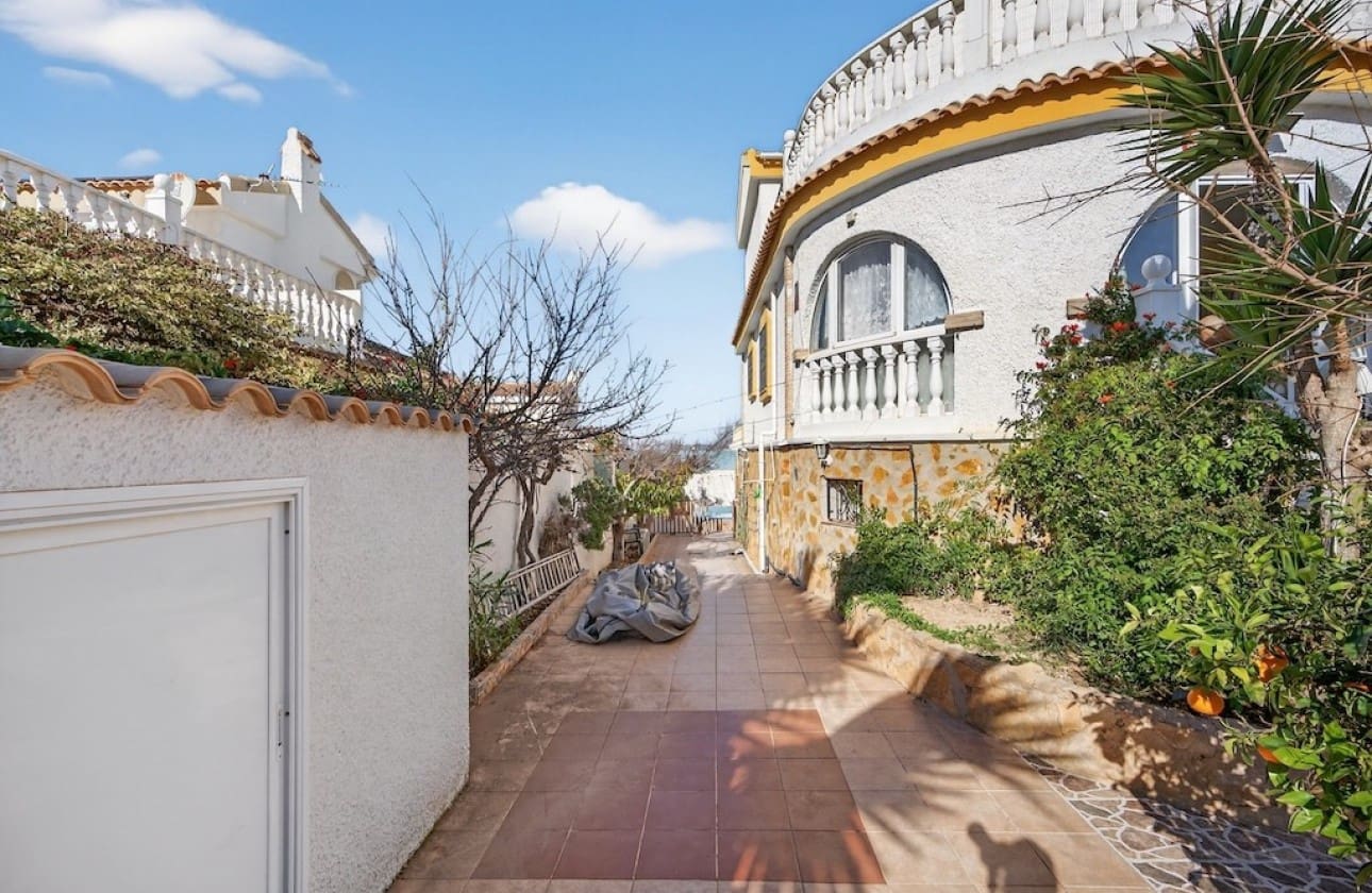 Chalet de 6 habitaciones en Gran Alacant en venta con piscina garaje - 505.000 € (Ref: 9665684)