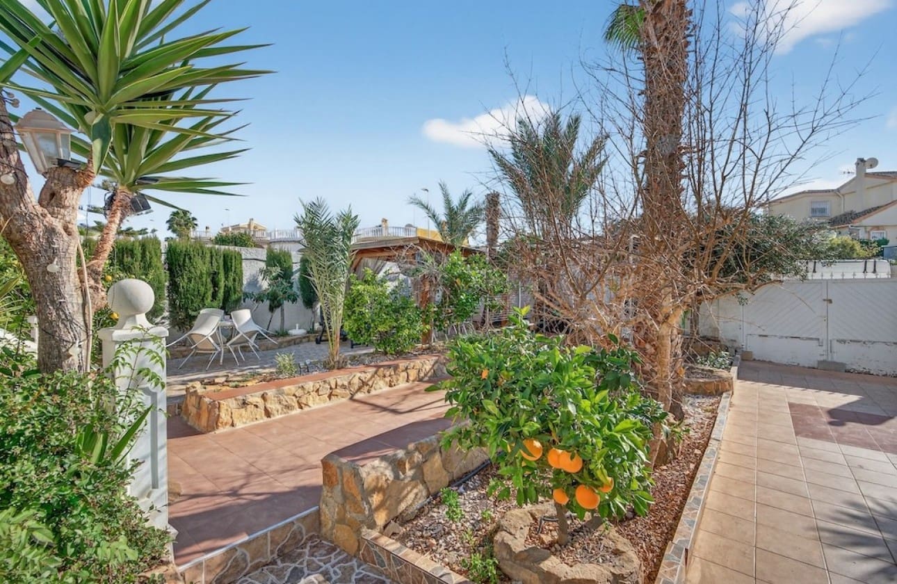 Chalet de 6 habitaciones en Gran Alacant en venta con piscina garaje - 505.000 € (Ref: 9665684)