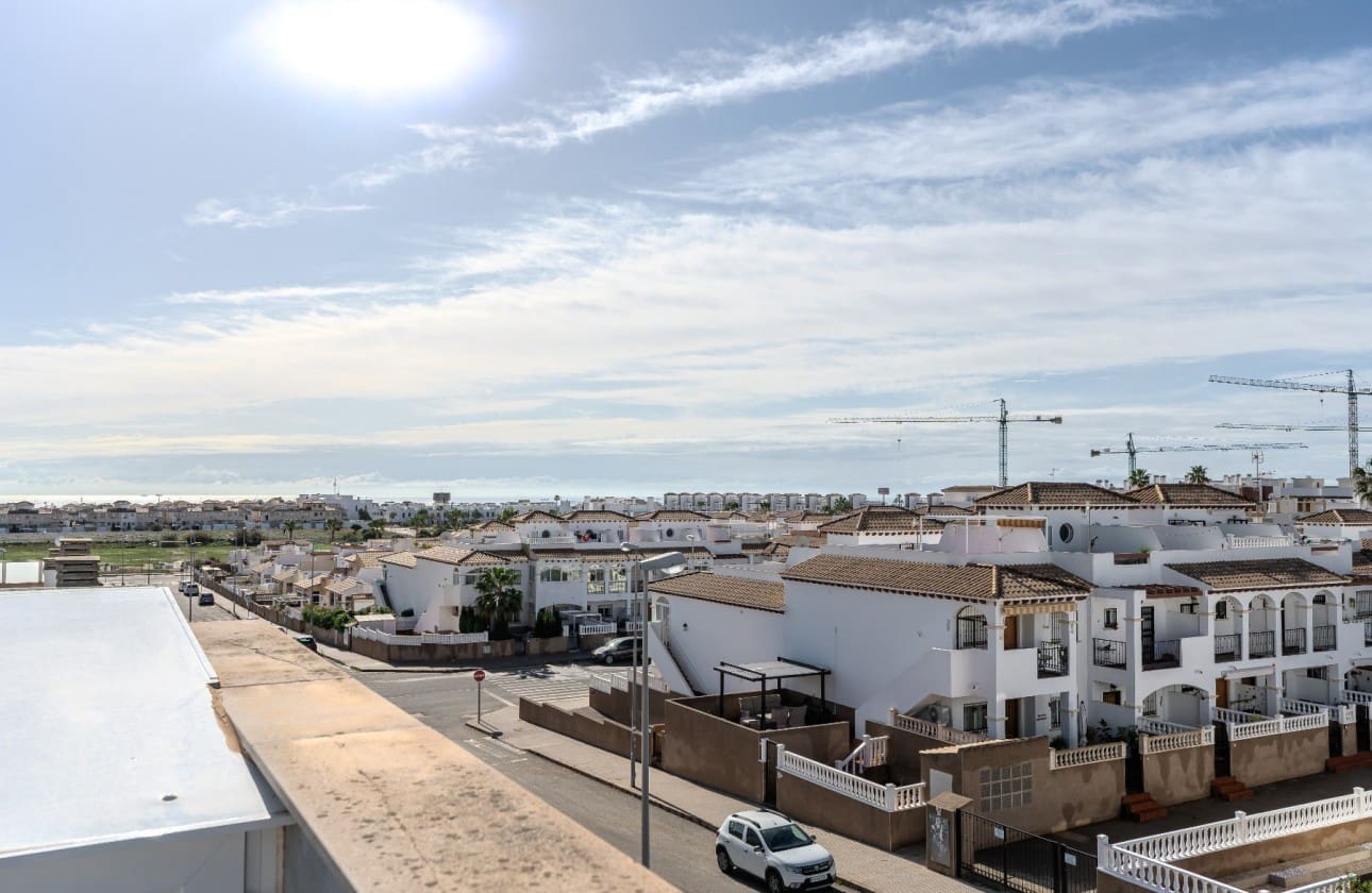 2 bedroom Penthouse for sale in Orihuela Costa with pool garage - € 289,000 (Ref: 9676320)
