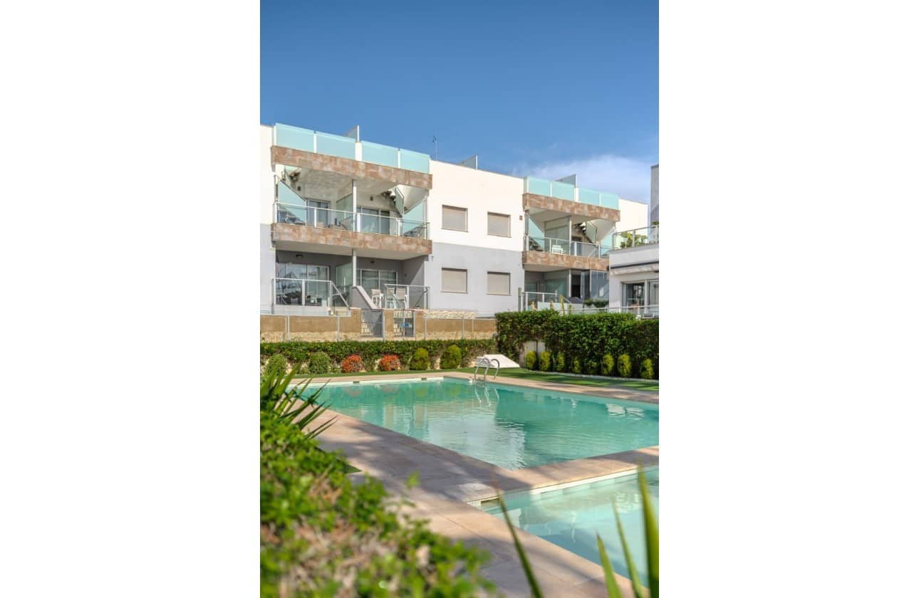 2 bedroom Penthouse for sale in Orihuela Costa with pool garage - € 289,000 (Ref: 9676320)