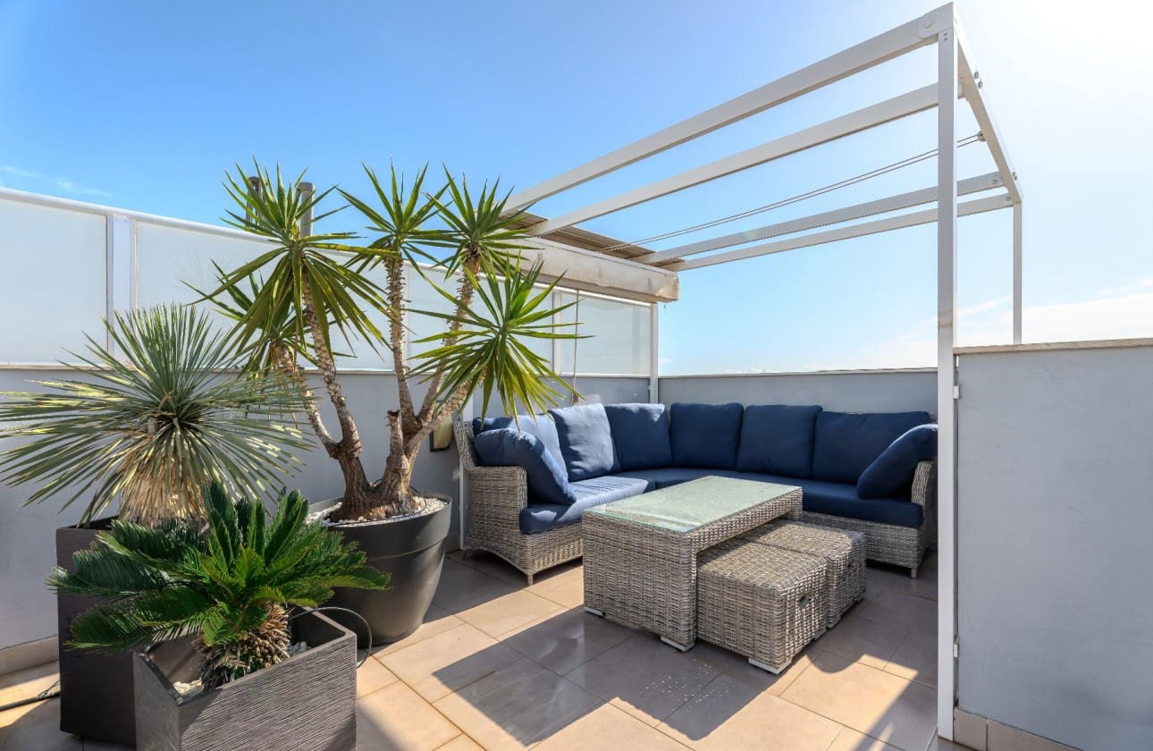 2 bedroom Penthouse for sale in Orihuela Costa with pool garage - € 289,000 (Ref: 9676320)