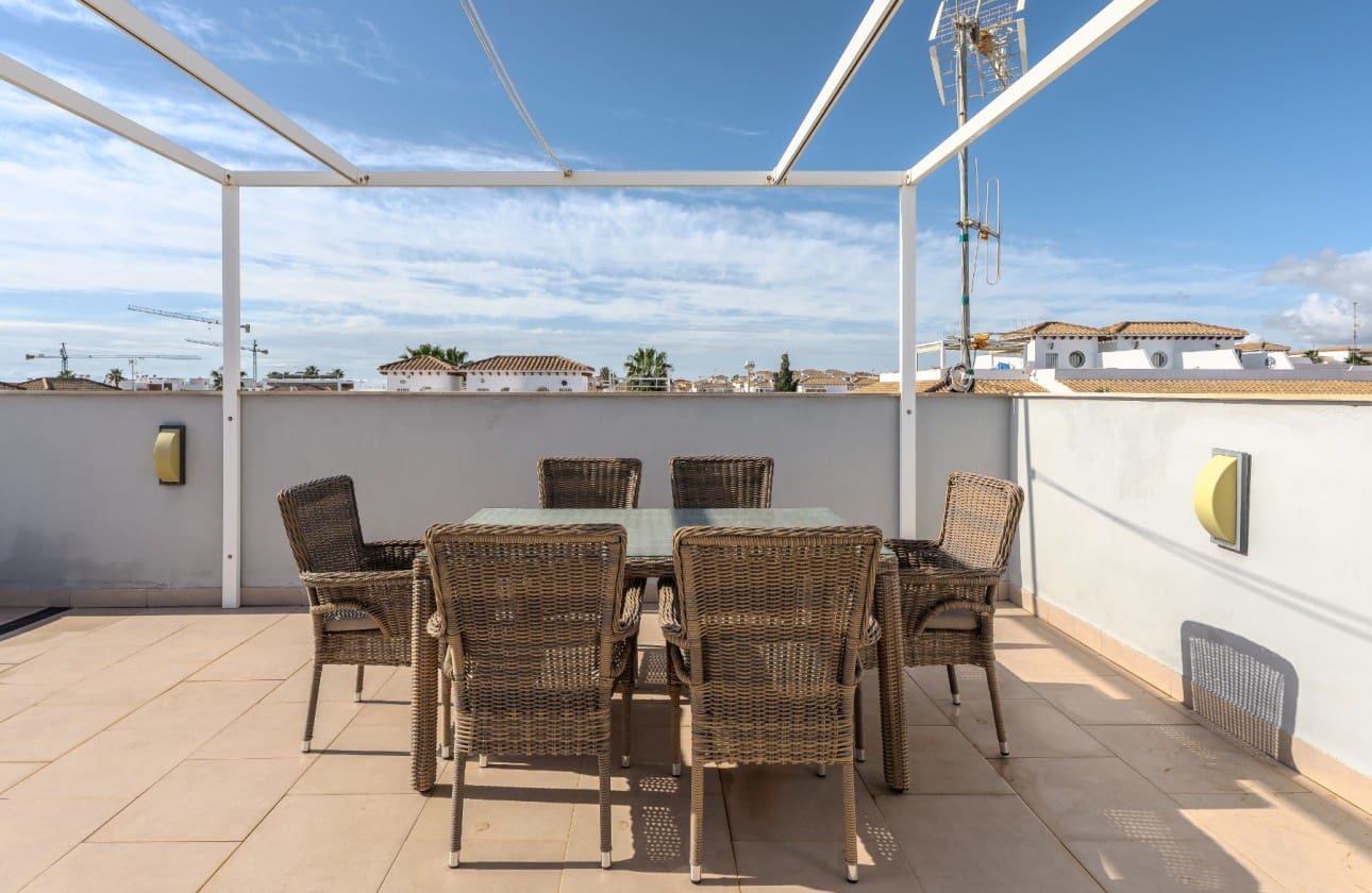 2 bedroom Penthouse for sale in Orihuela Costa with pool garage - € 289,000 (Ref: 9676320)