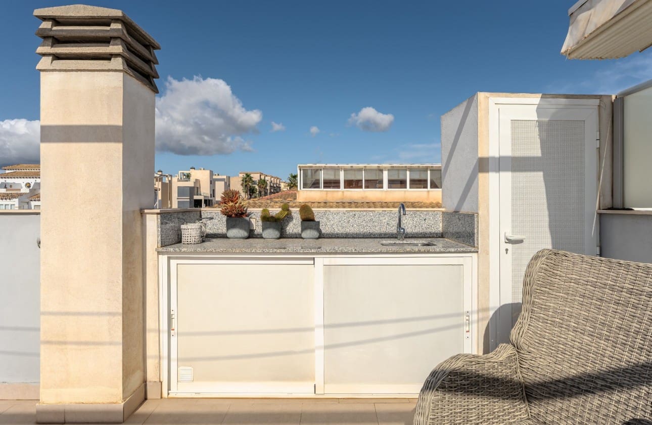 2 bedroom Penthouse for sale in Orihuela Costa with pool garage - € 289,000 (Ref: 9676320)