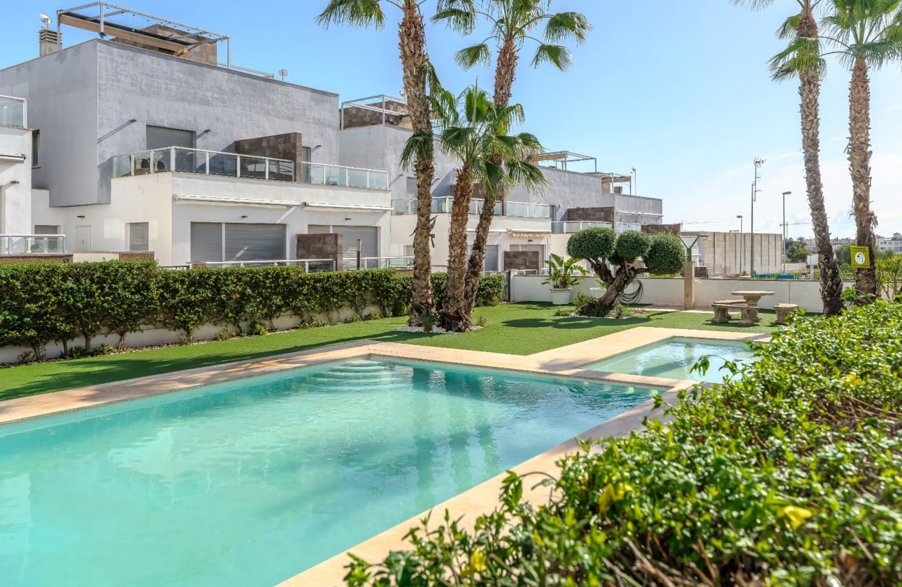2 bedroom Penthouse for sale in Orihuela Costa with pool garage - € 289,000 (Ref: 9676320)
