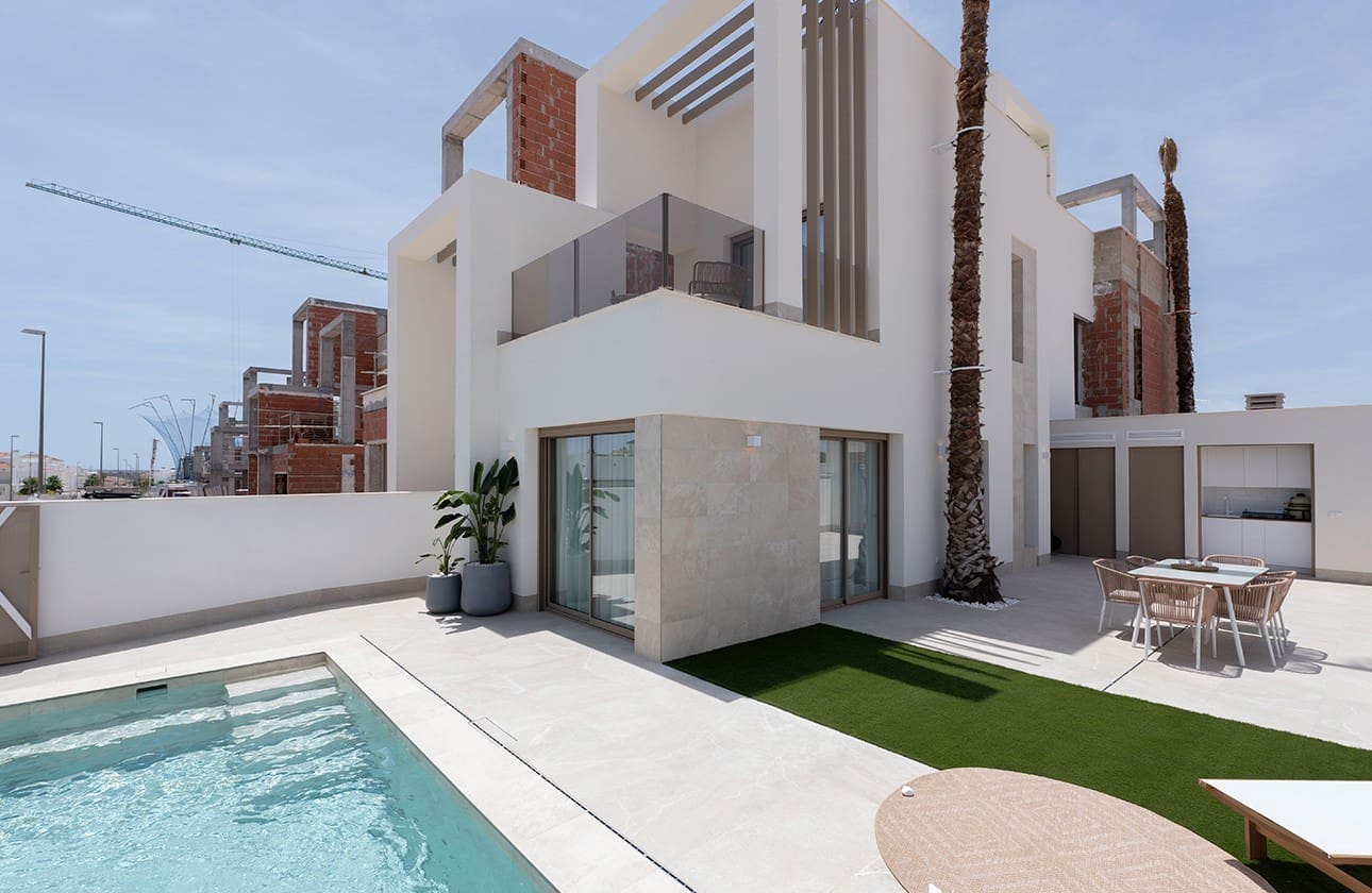 3 bedroom Terraced Villa for sale in Los Alcazares with pool garage - € 630,000 (Ref: 9679149)
