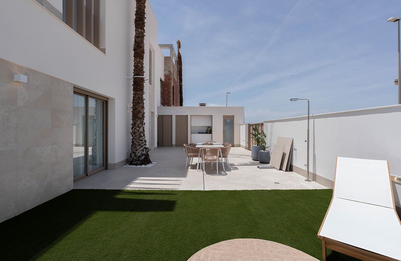 3 soveværelse Rækkehus til salg i Los Alcazares med swimmingpool garage - € 465.000 (Ref: 9679150)