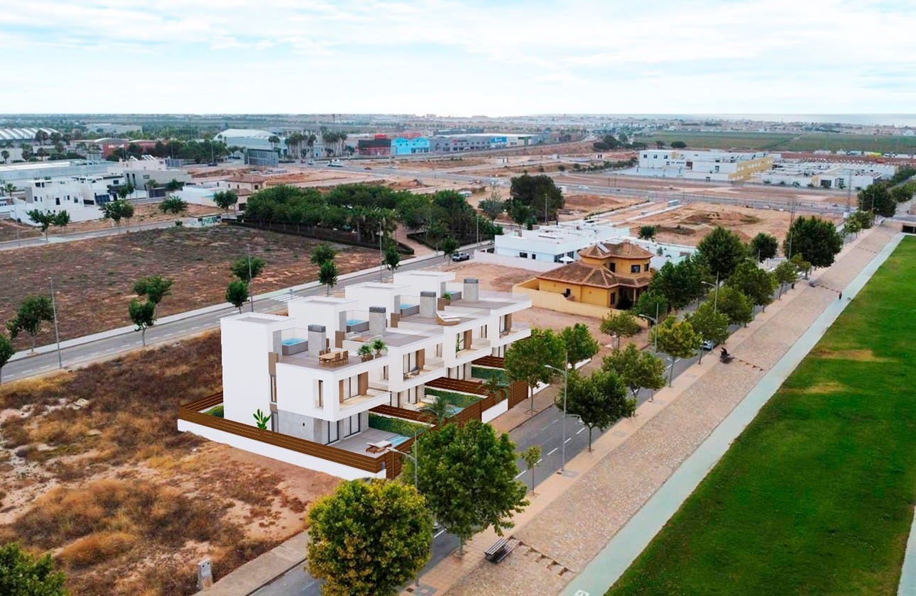 Chalet de 3 habitaciones en Pilar de la Horadada en venta con piscina - 570.000 € (Ref: 9720480)