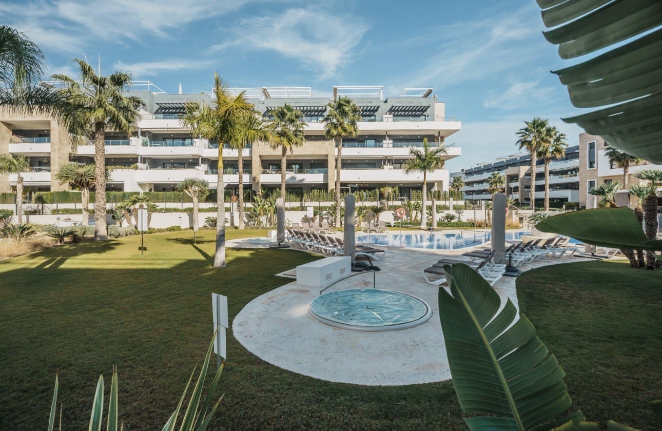 2 bedroom Penthouse for sale in Playa Flamenca with pool garage - € 499,000 (Ref: 9753629)