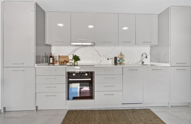 Apartamento de 2 habitaciones en Playa de los Locos, Torrevieja en venta con piscina - 248.000 € (Ref: 9772605)