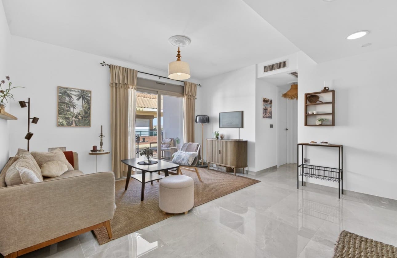 Apartamento de 2 habitaciones en Torrevieja en venta con piscina - 248.000 € (Ref: 9772605)