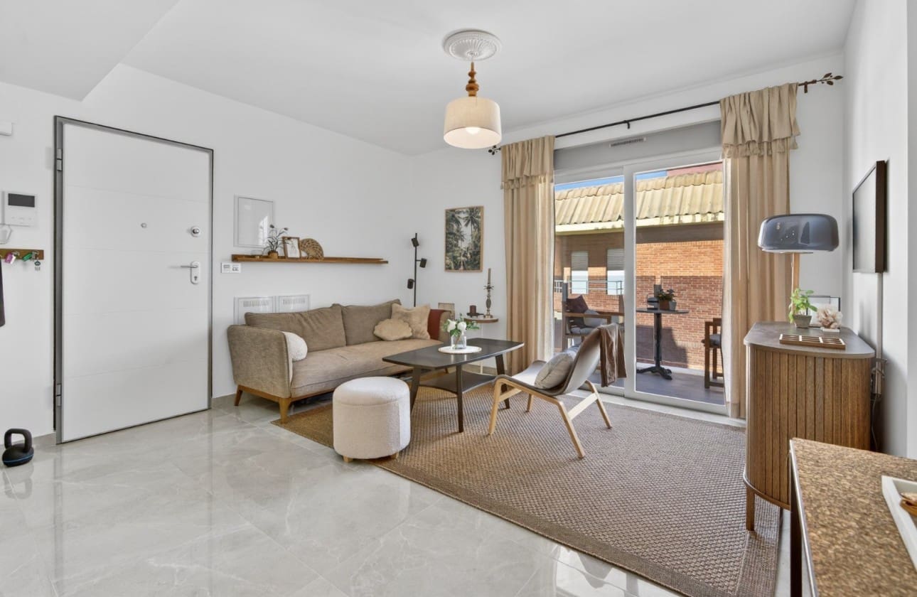 Apartamento de 2 habitaciones en Torrevieja en venta con piscina - 248.000 € (Ref: 9772605)