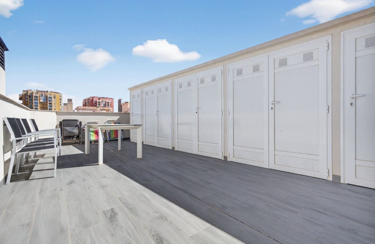 Apartamento de 2 habitaciones en Torrevieja en venta con piscina - 248.000 € (Ref: 9772605)