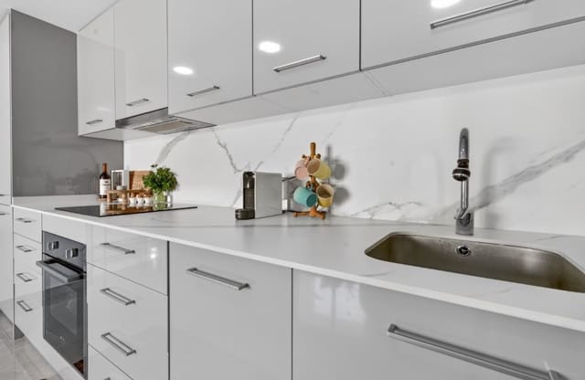 Apartamento de 2 habitaciones en Playa de los Locos, Torrevieja en venta con piscina - 248.000 € (Ref: 9772605)