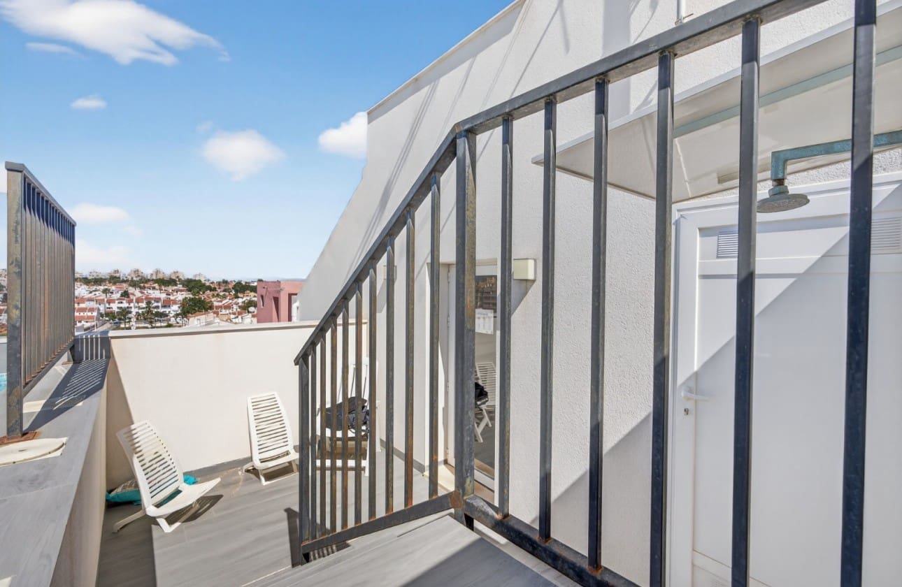 Apartamento de 2 habitaciones en Torrevieja en venta con piscina - 248.000 € (Ref: 9772605)