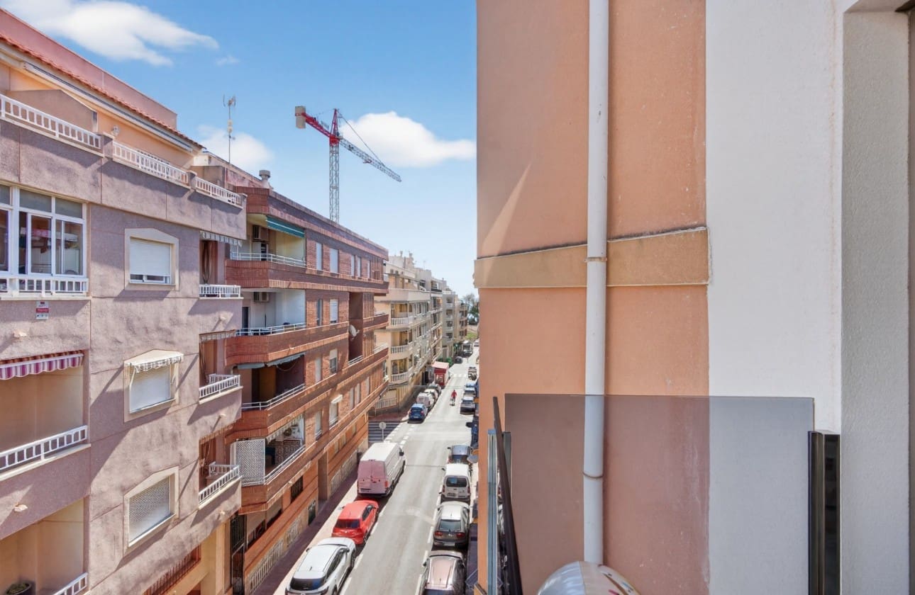 Apartamento de 2 habitaciones en Torrevieja en venta con piscina - 248.000 € (Ref: 9772605)