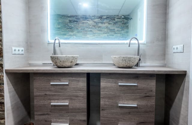 2 bedroom Apartment for sale in Barrio del Centro, Alicante / Alacant city - € 389,000 (Ref: 9776939)