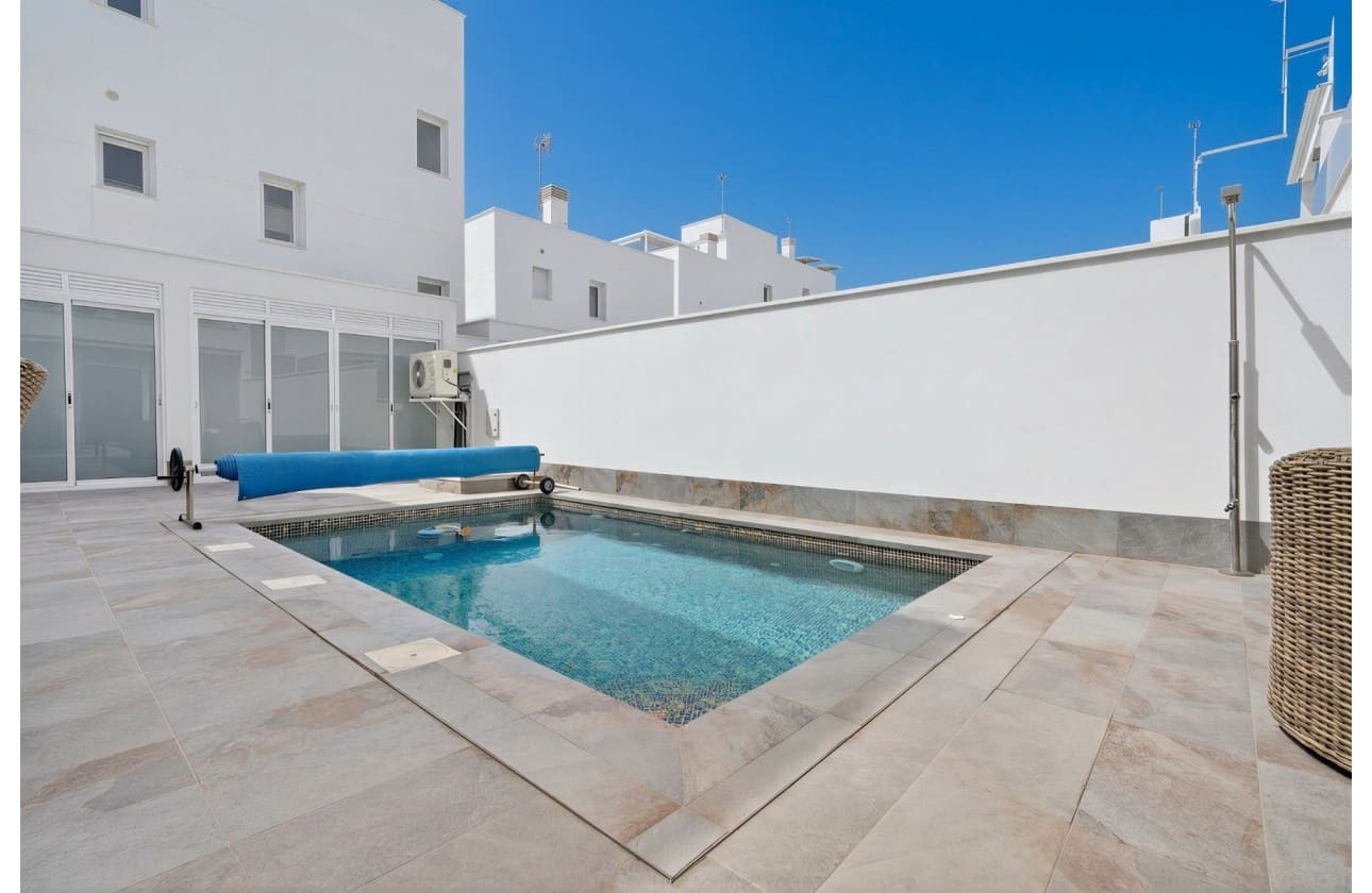 Chalet de 4 habitaciones en San Pedro del Pinatar en venta con piscina garaje - 519.000 € (Ref: 9796274)