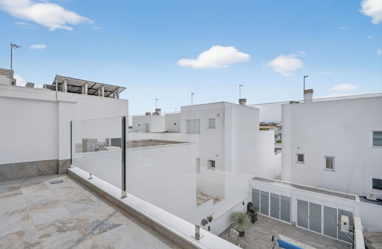 Chalet de 4 habitaciones en San Pedro del Pinatar en venta con piscina garaje - 519.000 € (Ref: 9796274)