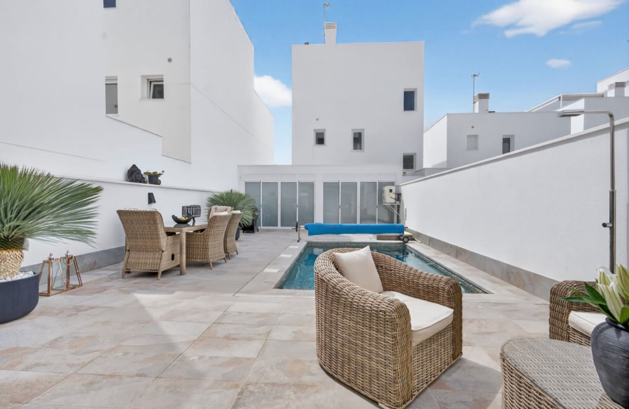 Chalet de 4 habitaciones en San Pedro del Pinatar en venta con piscina garaje - 519.000 € (Ref: 9796274)