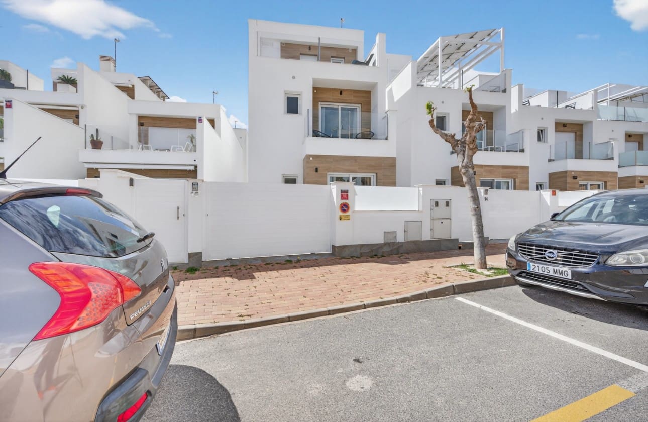 Chalet de 4 habitaciones en San Pedro del Pinatar en venta con piscina garaje - 519.000 € (Ref: 9796274)