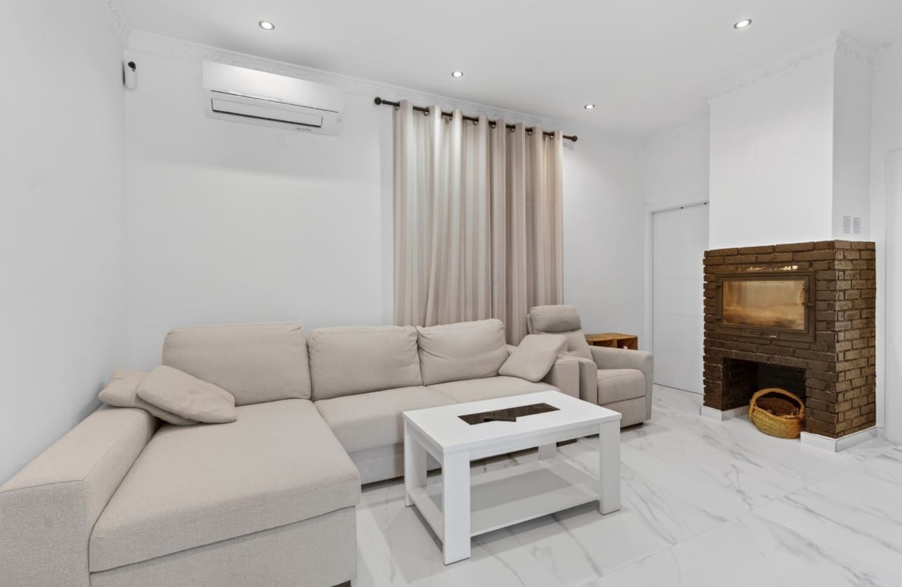 3 makuuhuone Huvila myytävänä paikassa El Altet mukana uima-altaan 
autotalli - 670 000 € (Ref: 9798383)