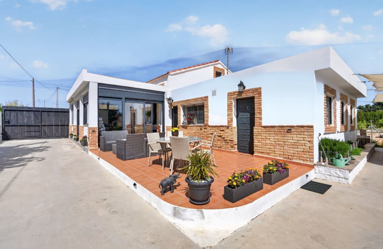 3 makuuhuone Huvila myytävänä paikassa El Altet mukana uima-altaan 
autotalli - 670 000 € (Ref: 9798383)