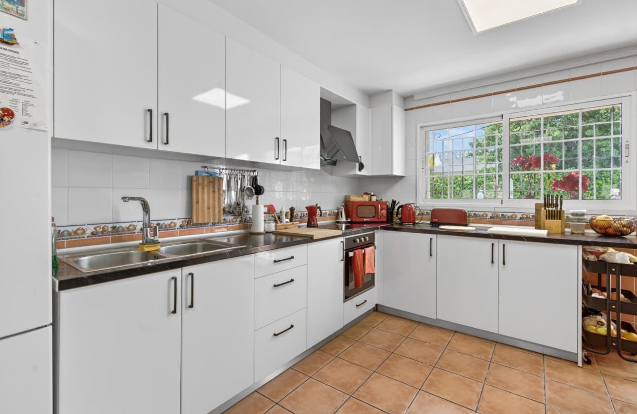 3 makuuhuone Huvila myytävänä paikassa El Altet mukana uima-altaan 
autotalli - 670 000 € (Ref: 9798383)