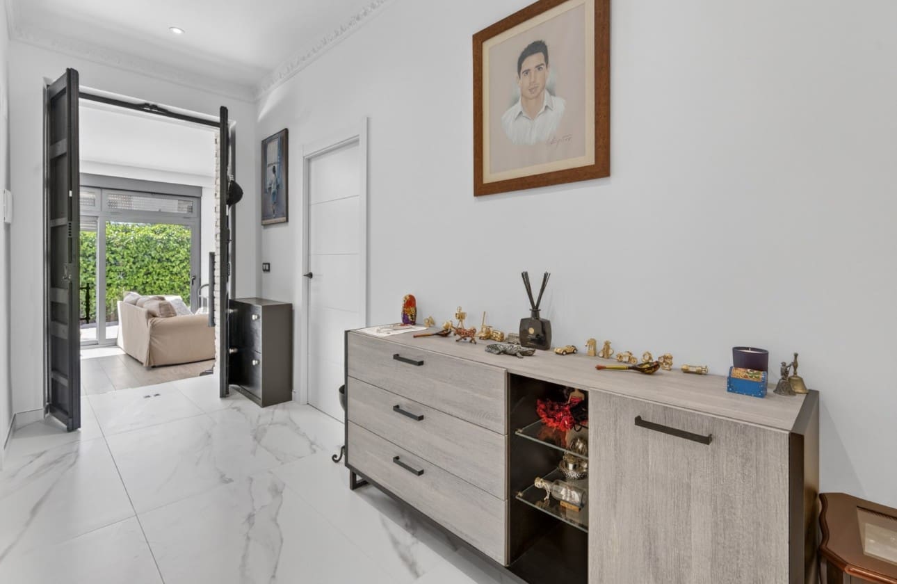 3 makuuhuone Huvila myytävänä paikassa El Altet mukana uima-altaan 
autotalli - 670 000 € (Ref: 9798383)