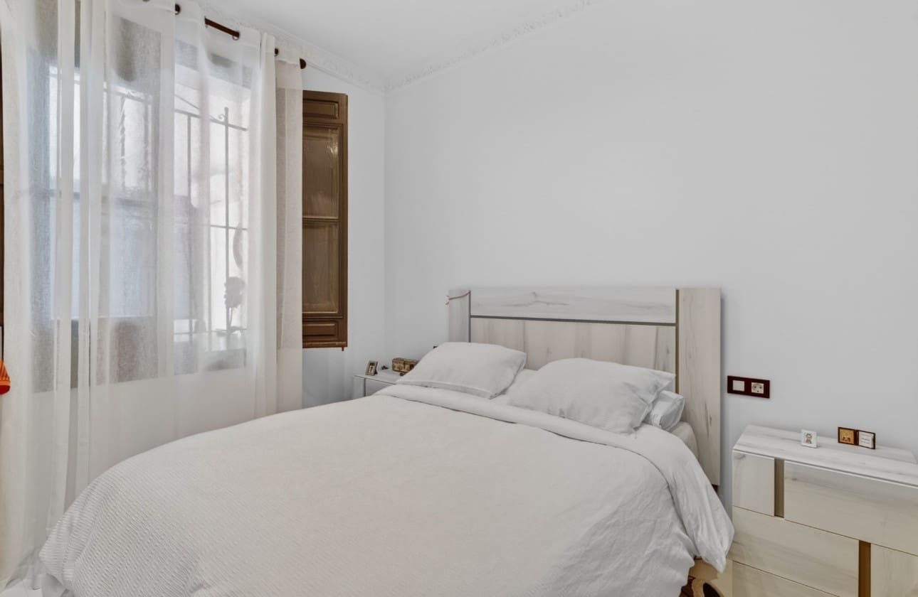 3 makuuhuone Huvila myytävänä paikassa El Altet mukana uima-altaan 
autotalli - 670 000 € (Ref: 9798383)