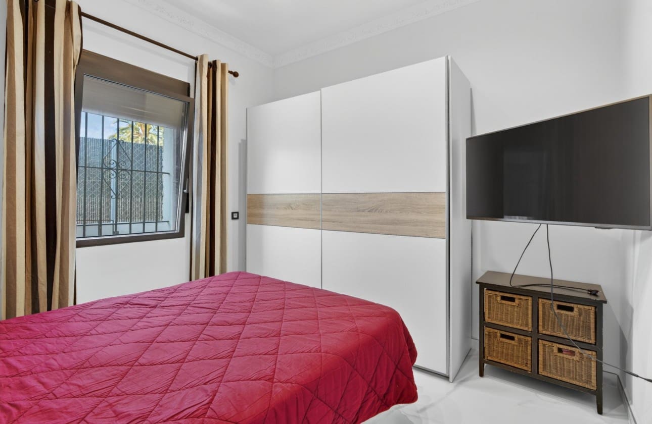 3 makuuhuone Huvila myytävänä paikassa El Altet mukana uima-altaan 
autotalli - 670 000 € (Ref: 9798383)